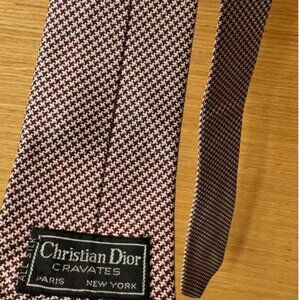 100% Silk Dior Tie - 3in Houndstooth pattern chef kiss